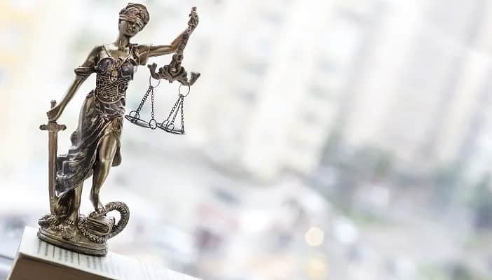 Kto dziedziczy mieszkanie po rodzicach bez testamentu? Poznaj zasady dziedziczenia