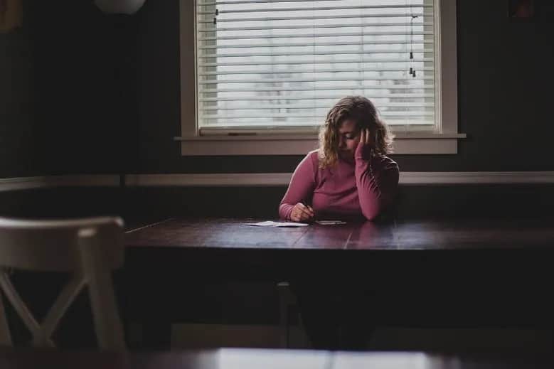 Jak mieszkanie z teściami wpływa na związek - wyzwania i korzyści