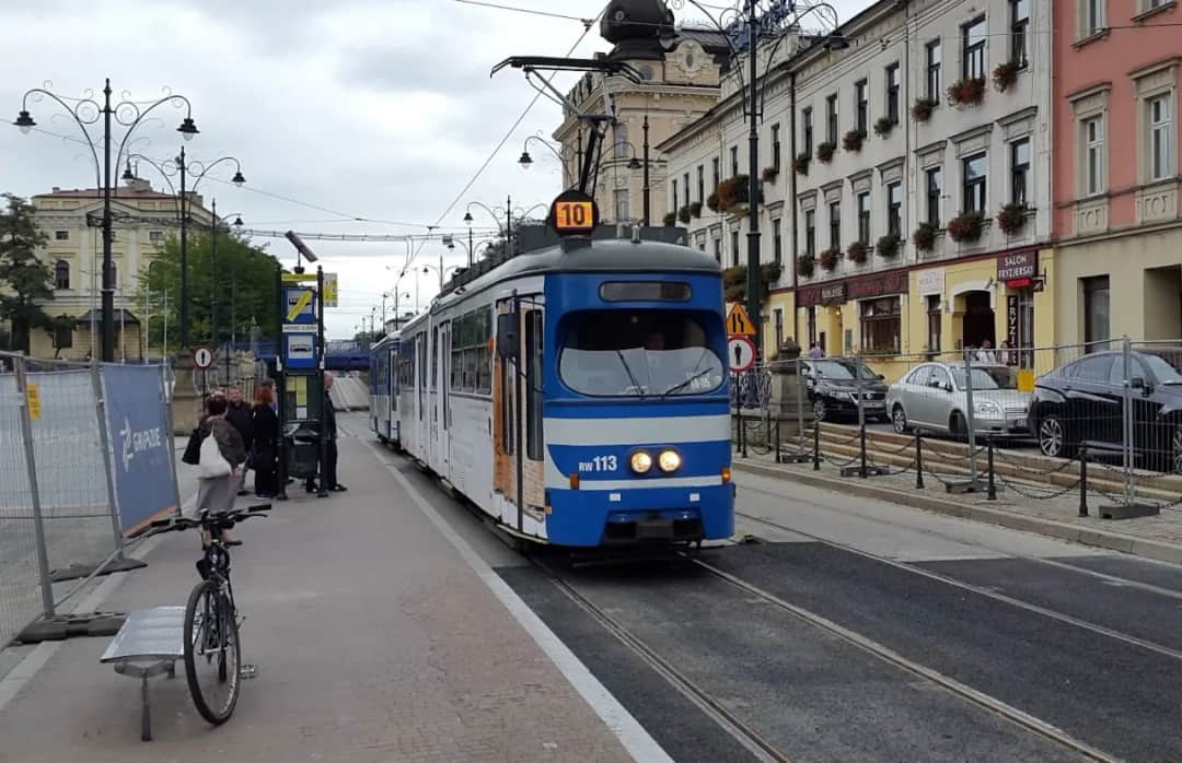 Jak dojechać do osiedla szkolnego w Krakowie - sprawdź trasy i przystanki