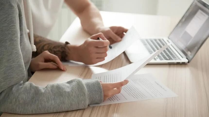 Jak wyliczyć podatek od zasiedzenia nieruchomości i uniknąć kosztów