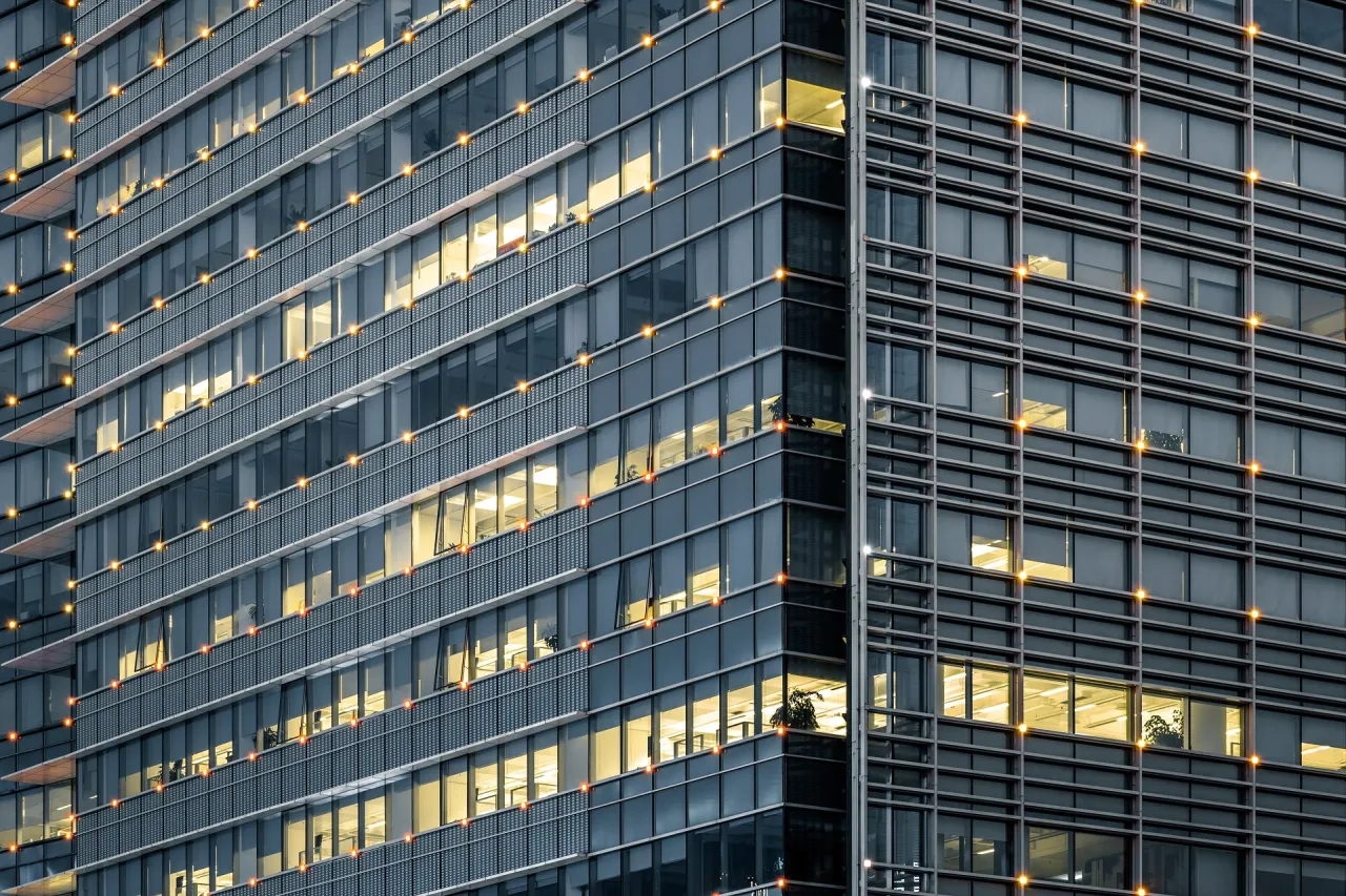 Nieruchomości komercyjne co to? Kluczowe informacje i przykłady