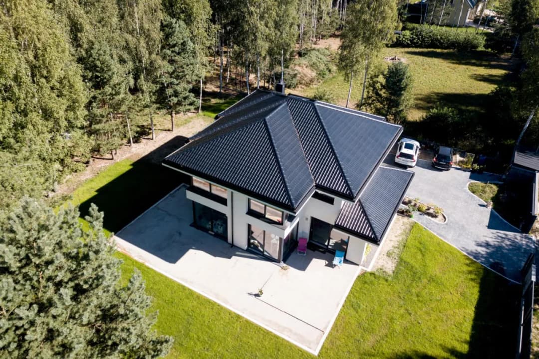 Ile kosztuje zrobienie wjazdu na działkę? Sprawdź ukryte wydatki